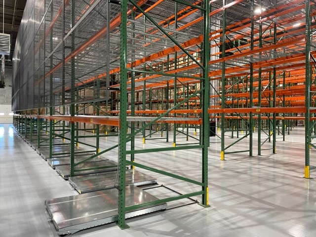 Tiroirs coulissants fixés au sol